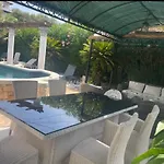 Tres Beau Lumineux Dans Avec Piscine *