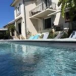 Daire Tres Beau Lumineux Dans Avec Piscine Juan-les-Pins