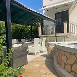 Tres Beau Lumineux Dans Avec Piscine Daire