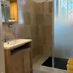 Tres Beau Lumineux Dans Avec Piscine