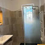 Tres Beau Lumineux Dans Avec Piscine Daire