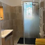 Daire Tres Beau Lumineux Dans Avec Piscine