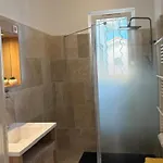 Tres Beau Lumineux Dans Avec Piscine Daire *
