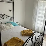 Tres Beau Lumineux Dans Avec Piscine
