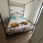 Tres Beau Lumineux Dans Avec Piscine