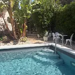 Tres Beau Lumineux Dans Avec Piscine *