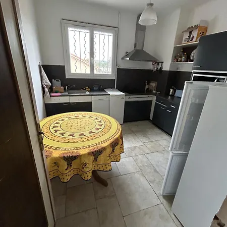 Tres Beau Lumineux Dans Avec Piscine *