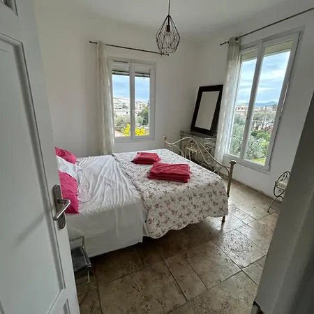 Tres Beau Lumineux Dans Avec Piscine Apartment