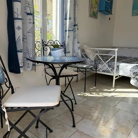 Tres Beau Lumineux Dans Avec Piscine Apartment