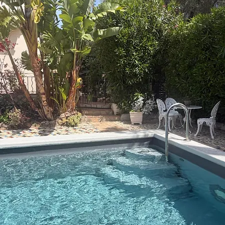 Tres Beau Lumineux Dans Avec Piscine *