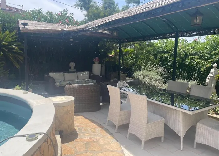 Tres Beau Lumineux Dans Avec Piscine Juan-les-Pins