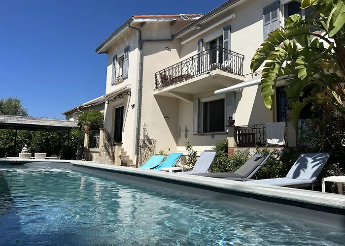 Daire Tres Beau Lumineux Dans Avec Piscine