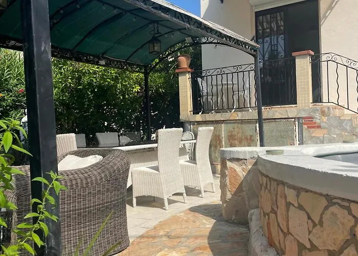 Tres Beau Lumineux Dans Avec Piscine Apartman