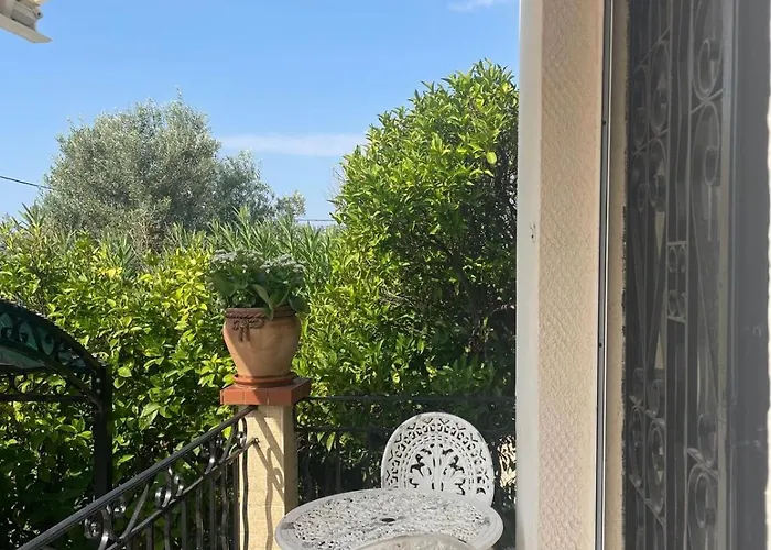 Tres Beau Lumineux Dans Avec Piscine *