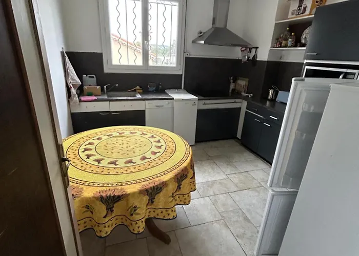 Tres Beau Lumineux Dans Avec Piscine *