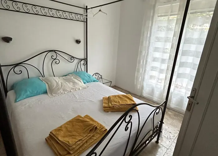 Tres Beau Lumineux Dans Avec Piscine Daire *