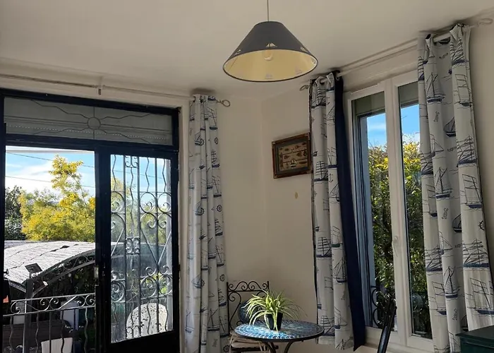 Tres Beau Lumineux Dans Avec Piscine *