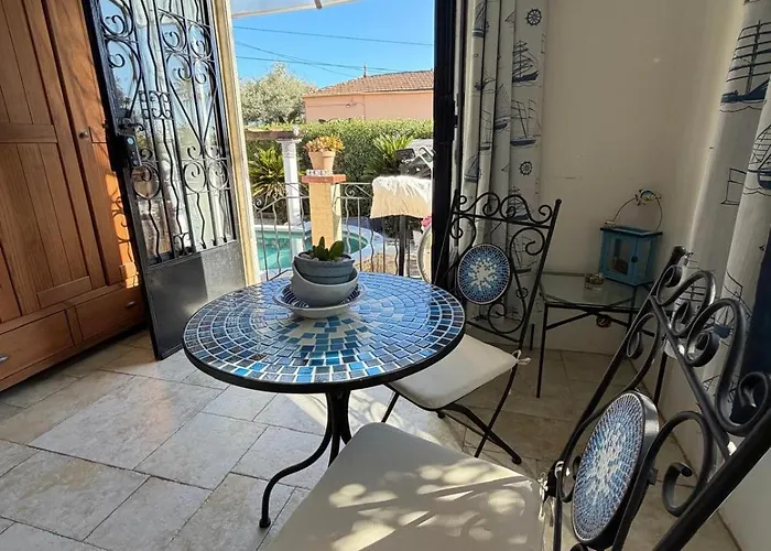 Apartamento Tres Beau Lumineux Dans Avec Piscine